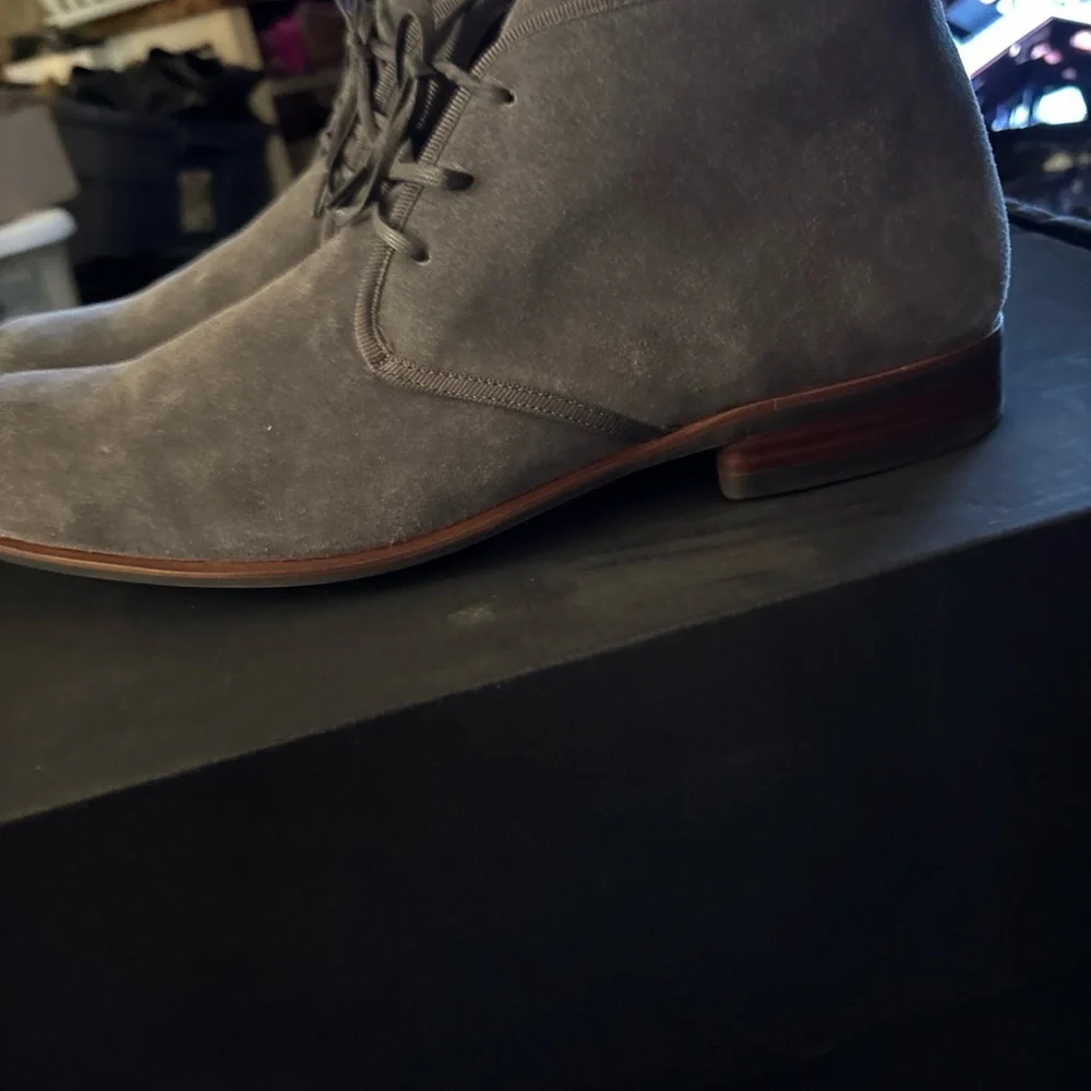 NIB John Varvatos Seagher Coal Suede Chukka Boots, 9.5